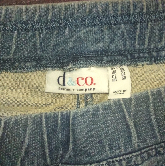 Denim&Co Pull-On Cargo Light Wash Knit Jeans - Picture 3 of 4